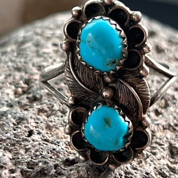 Vintage Navajo Turquoise & Sterling Silver Double Decker Ring - Picture 9 of 14